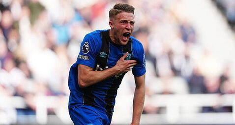 Bournemouth win at Newcastle to increase pressure on former boss Eddie Howe