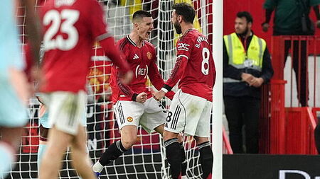 Manchester United hold on to beat Brentford and close in on Champions League