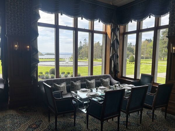 The scene of The Drawing Room.