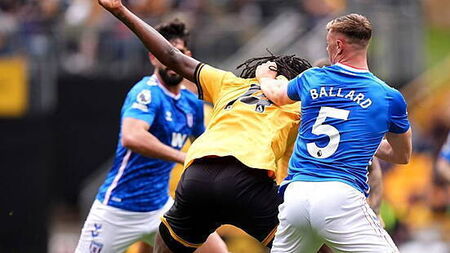 Dan Ballard sees red for hair-pull as Sunderland draw with Wolves