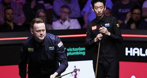 Wu Yize resists Shaun Murphy fightback to hold one frame lead in Crucible final