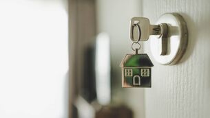 <p>Open the door and door handle with a key and a keychain shaped house. Property investment and house mortgage financial real estate concept</p> <p>Open the door and door handle with a key and a keychain shaped house. Property investment and house mortgage financial real estate concept</p>