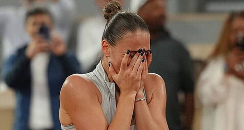 Tearful Marta Kostyuk dedicates French Open last-eight win to people of Ukraine