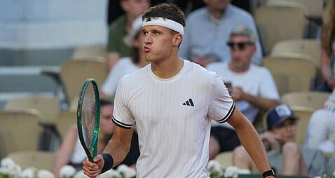 Jakub Mensik beats Joao Fonseca to set up French Open semi with Alexander Zverev