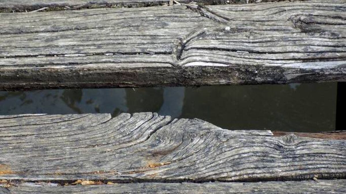 Mayo bridge 'ready to fall into the river'