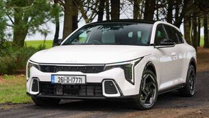 <p>My review car, in a Snow White Pearl exterior, turned heads with its distinctive floating roofline that slips into the rear hatch.</p> <p>My review car, in a Snow White Pearl exterior, turned heads with its distinctive floating roofline that slips into the rear hatch.</p>