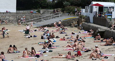 Heat warning continues in Ireland as temperatures could hit 30°C Heat warning continues in Ireland as temperatures could hit 30°C