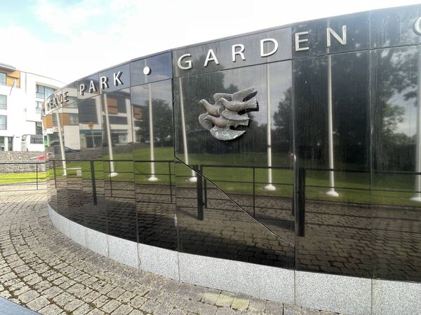 The memorial has cracked in several places. 