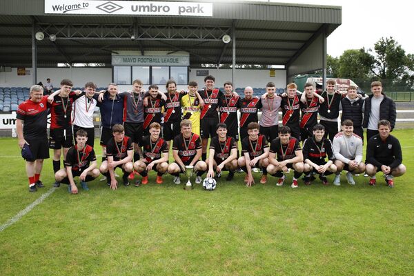 The victorious Iorras Aontaithe squad who secured their club a third divisional cup title since 2023. The victorious Iorras Aontaithe squad who secured their club a third divisional cup title since 2023.