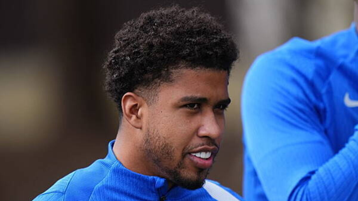 Manchester United agree £48m deal with Chelsea for midfielder Andrey Santos