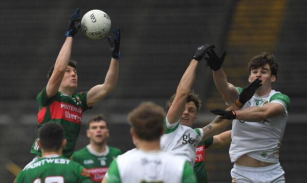 Mayo’s Seamus Howard reigns supreme at midfield during a charity game against Offaly in Castlebar last December. which was Andy Moran's very first game in charge of the Green and Red. Picture: David Farrell Photography Mayo’s Seamus Howard reigns supreme at midfield during a charity game against Offaly in Castlebar last December. which was Andy Moran's very first game in charge of the Green and Red. Picture: David Farrell Photography