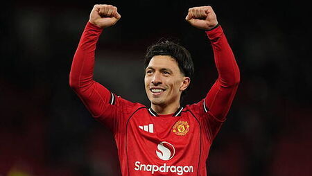 Lisandro Martinez joins Man United training camp before Dublin friendly