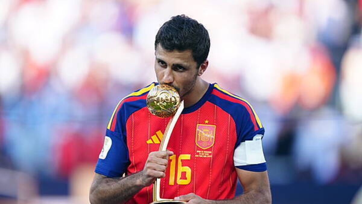Rodri completes Barcelona switch after glittering career at Manchester City