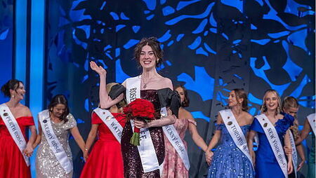 Westmeath Rose Caoilfhinn Ní Choiligh crowned 2026 Rose of Tralee