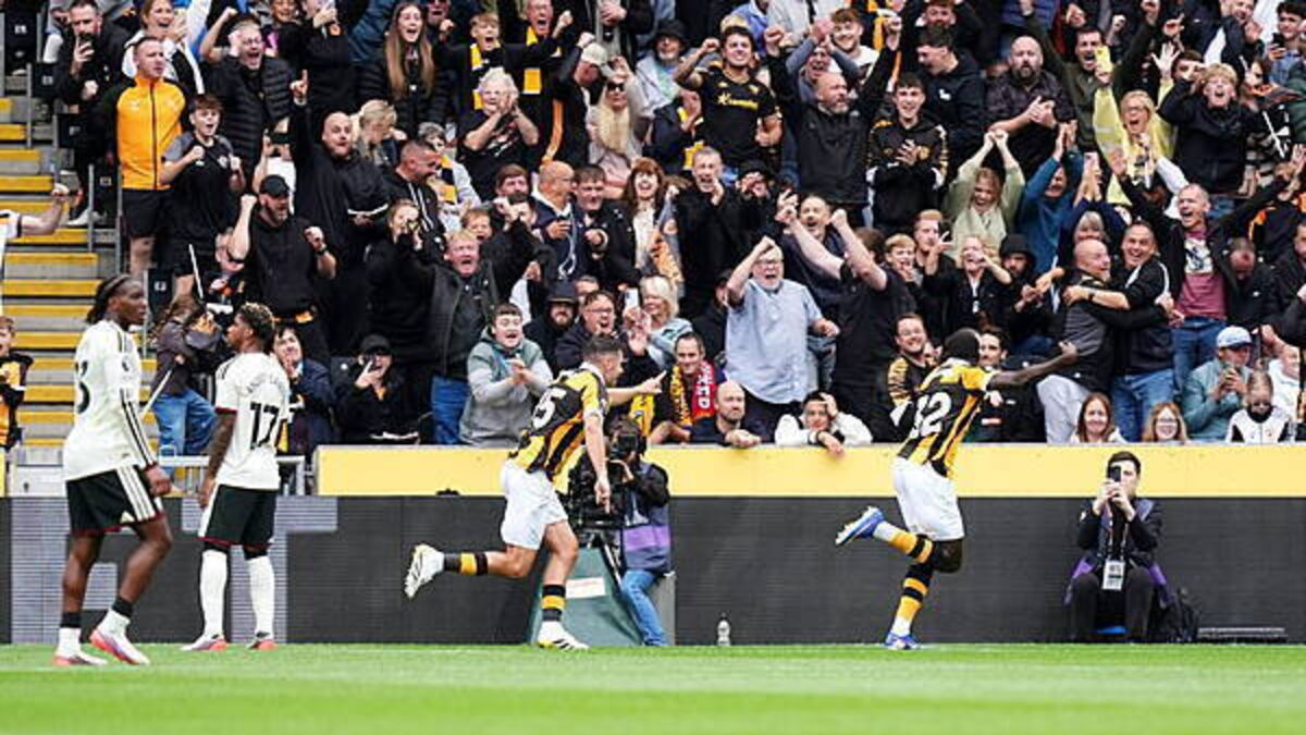 Hull start season in sensational style with shock victory over Manchester United