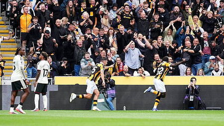Hull start season in sensational style with shock victory over Manchester United