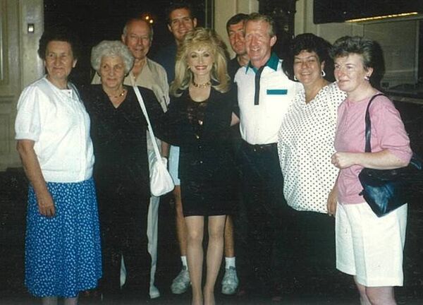 L-R: Mary Nallon, Winnie Hogan, Bill Hogan, Mickey Maxwell, Dolly Parton, Michael Nallon, Tom Nallon, Dorothy Ollingan, Mary Nallon.