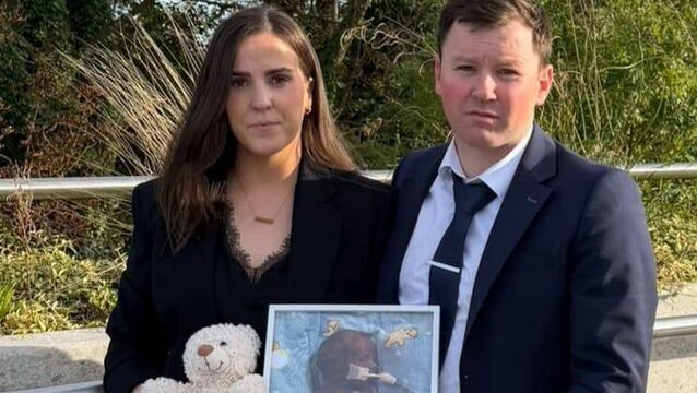 <p>Andrea and Terence Dever holding a picture of their baby boy Ódhran who died shortly after birth at University Hospital Galway.</p>