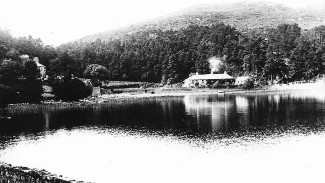 <p>The former Healy's Hotel in Pontoon in the early 1900s. Picture: Wynne Collection</p>