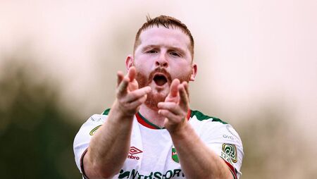 Mayo shine in the capital to go top
