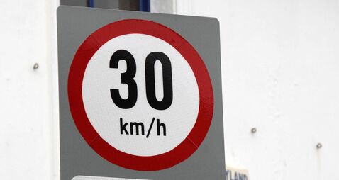 Concern over decision not to reduce speed limit in Mayo town